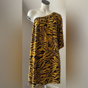 Hourglass Lilly One shoulder dress.